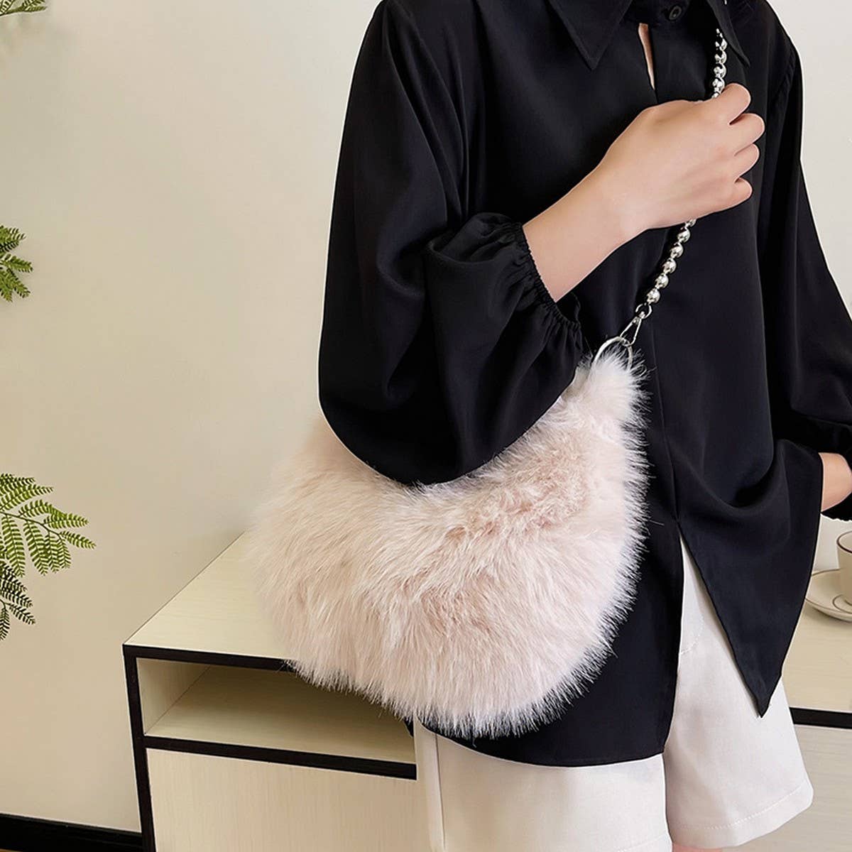 WINTER IMITATION FOX FUR PEARL CHAIN PLUSH BAG_CWAB3962