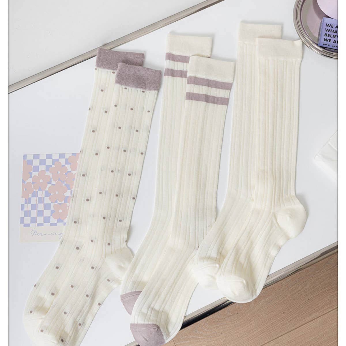 LIGHTWEIGHT CONTRAST STRIPED SOCKS