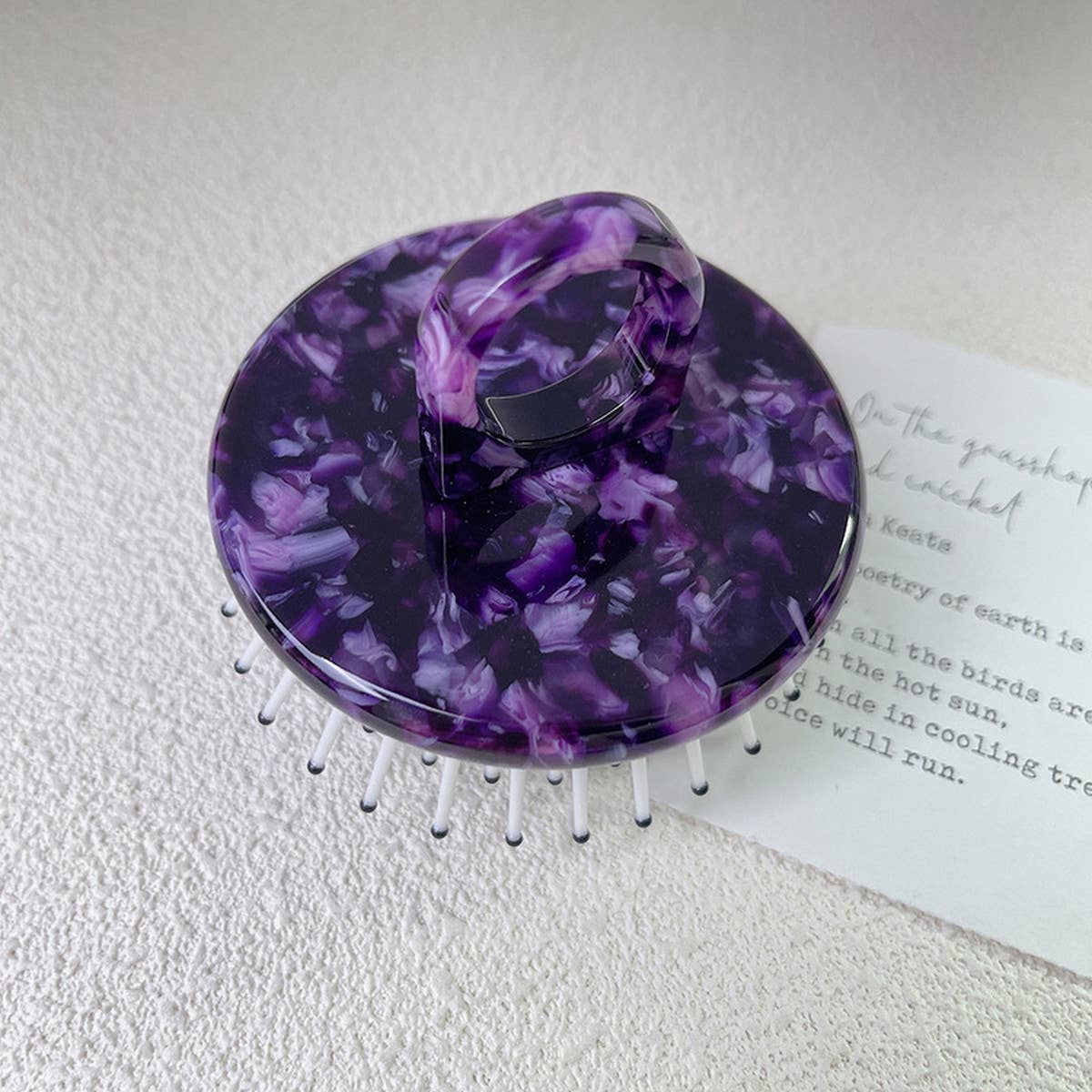 SIMPLE AND PORTABLE MASSAGE COMB