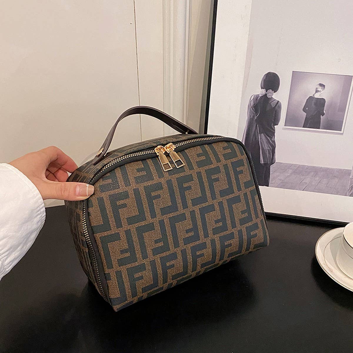 NEW LETTER PU LEATHER LARGE CAPACITY COSMETIC BAG_CWAB4384