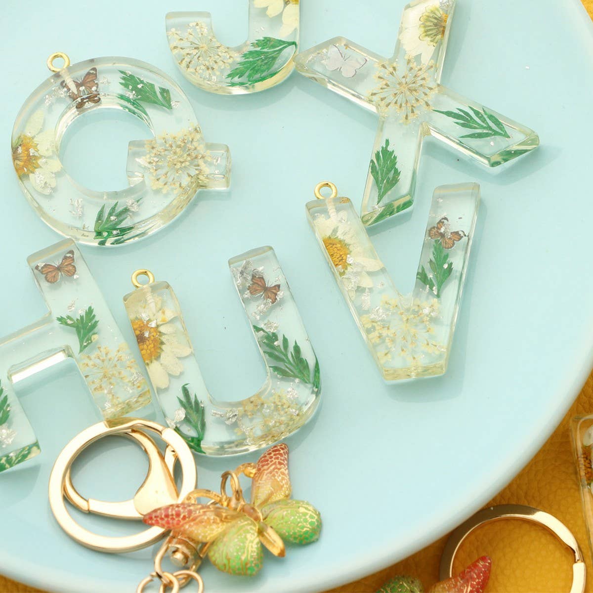 Flower Letter Keychain with Yellow Butterfly Charm_CWAB5090