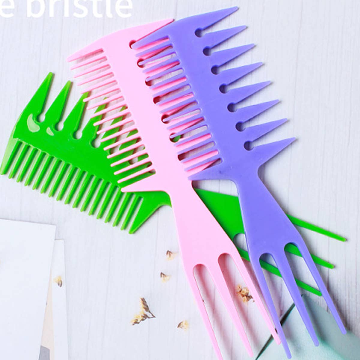 THREE-PRONGED LARGE-TOOTH WIDE-TOOTH TEXTURED COMB