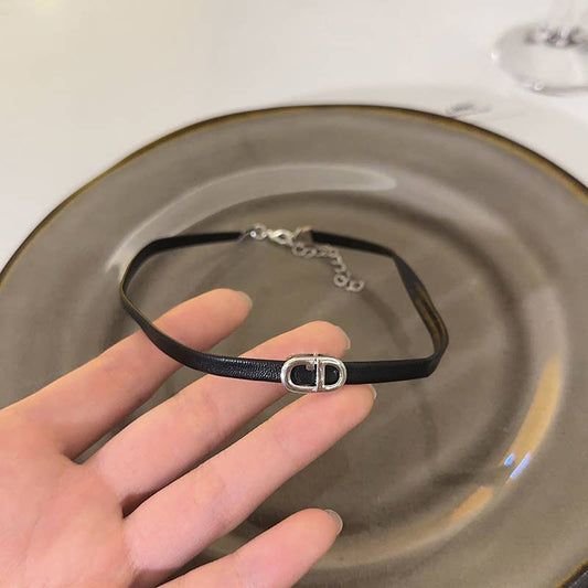 Pure desire letter necklace leather black advanced sense