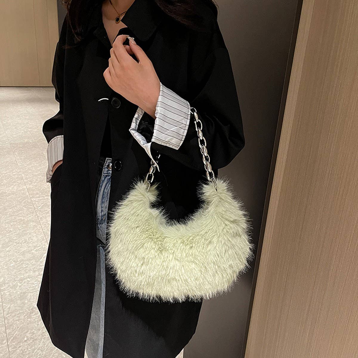 WINTER CHAIN HAND-HELD SHOULDER UNDERARM PLUSH BAG_CWAB3969