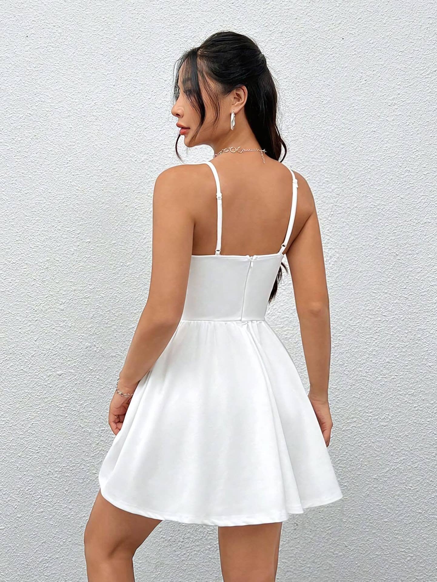 Solid-color pleated back zipper halter dress