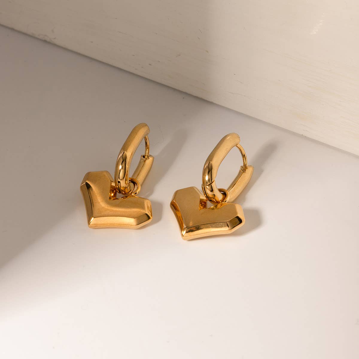 SIMPLE LOVE-SHAPED PENDANT EARRINGS JEWELRY_CWAHA0896