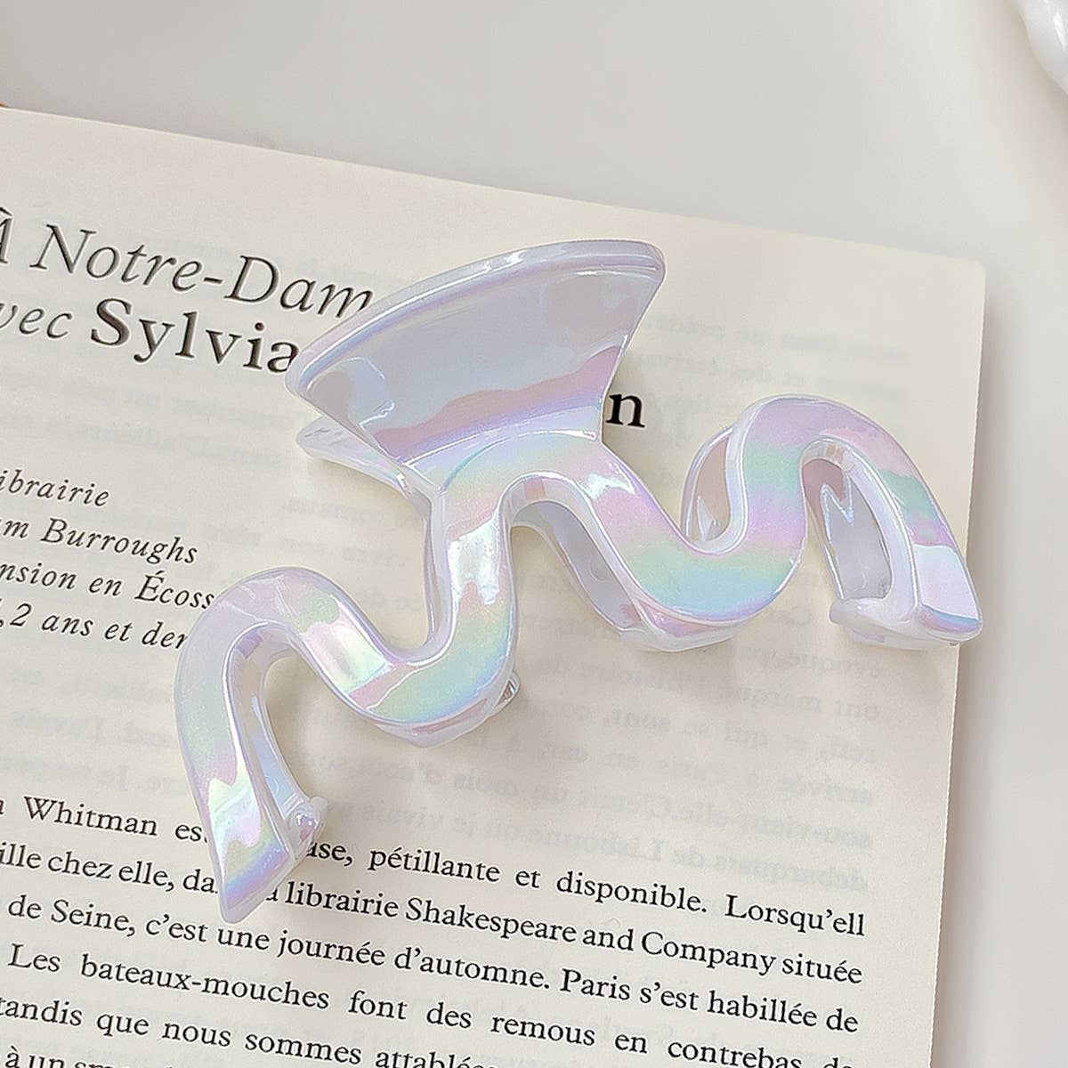 Pearlescent iridescent mermaid princess gripper