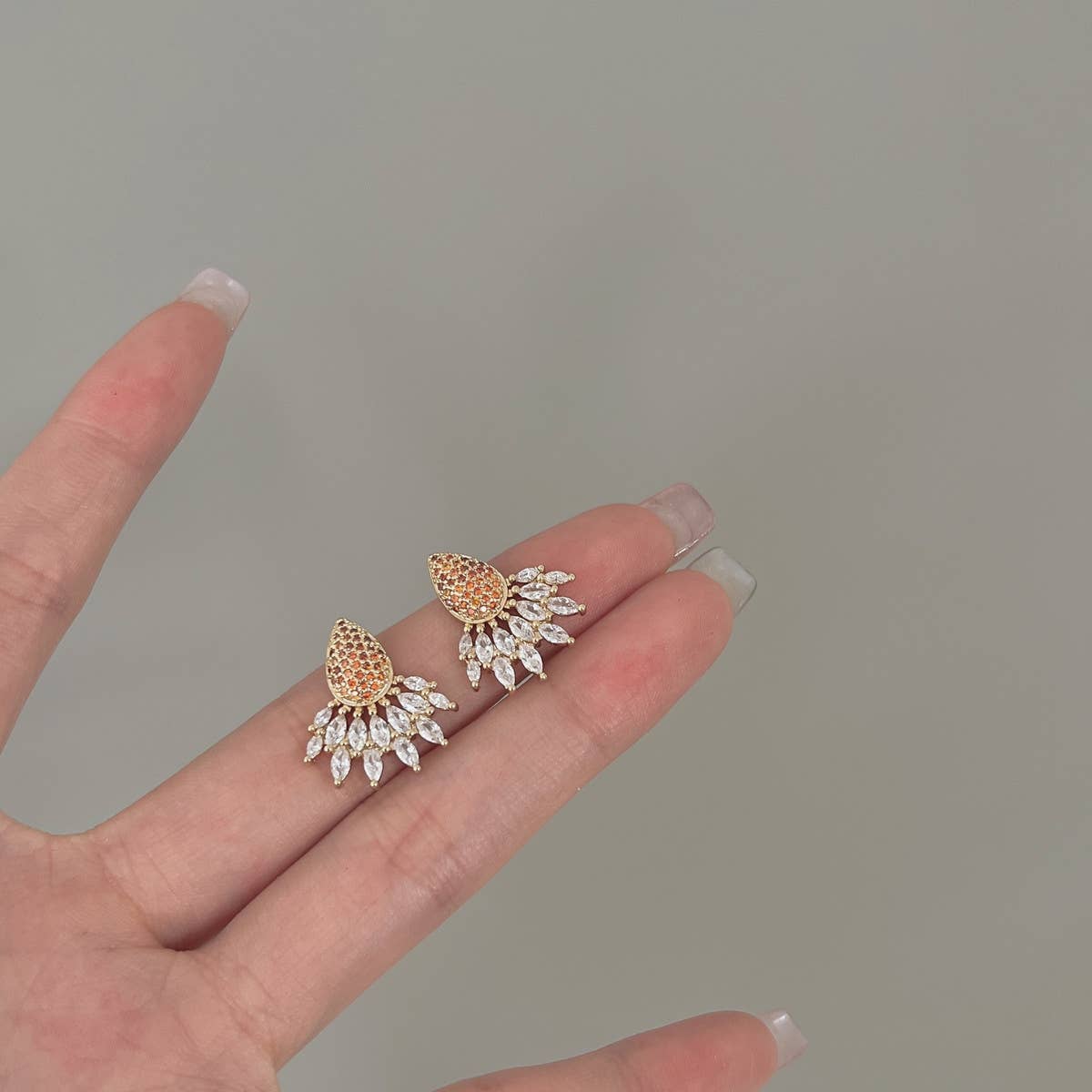 UNIQUE MICRO INLAID ZIRCON EARRINGS AND EARRINGS