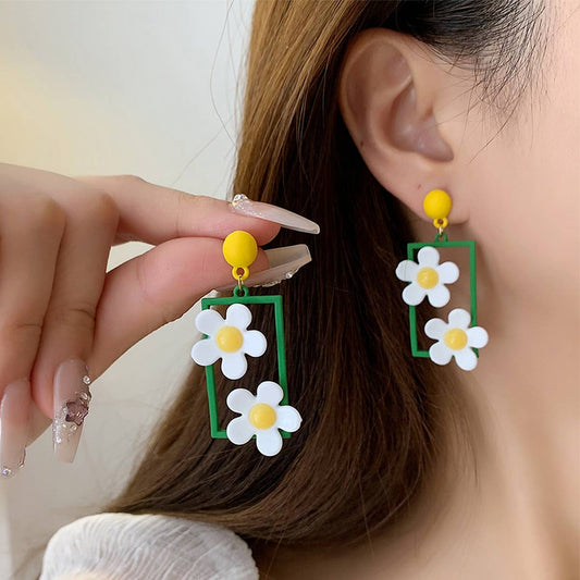 SIMPLE GREEN SQUARE FRAME FLOWER STUD EARRINGS_CWAJE1627