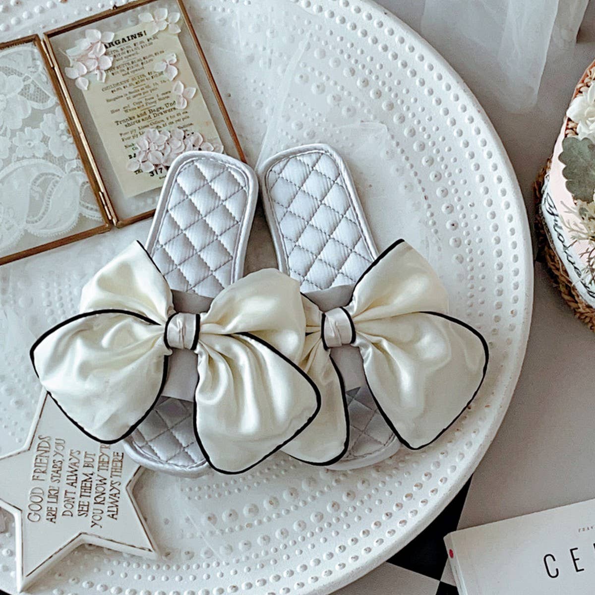 WOMEN'S LARGE BOW DRESSING GOWN SLIPPERS