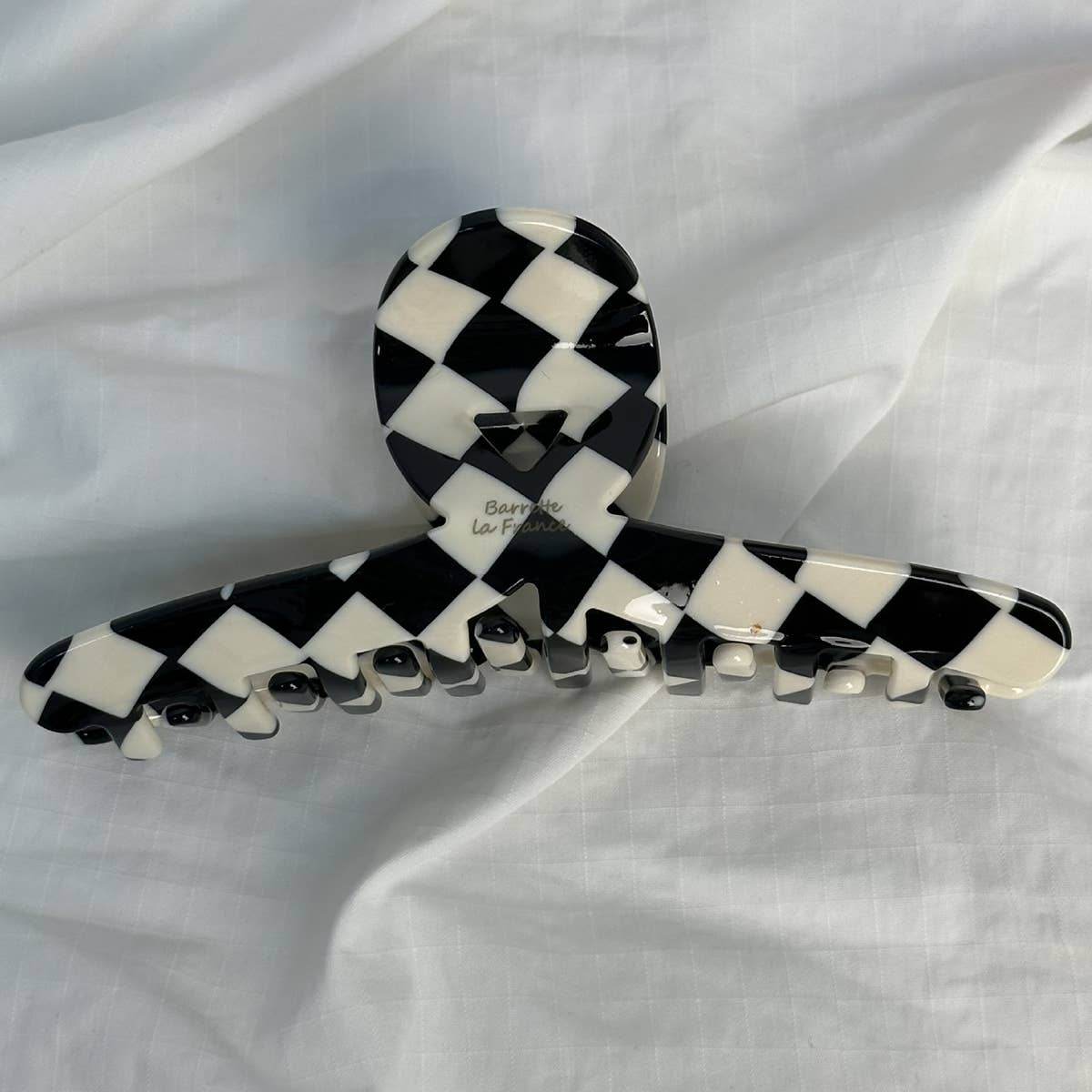 LARGE LINE SHARK HAIR CLIP_CWAHA0861