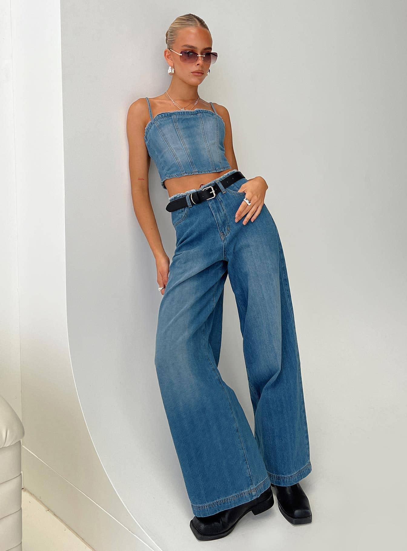 Wide-leg high-waisted loose straight-leg jeans