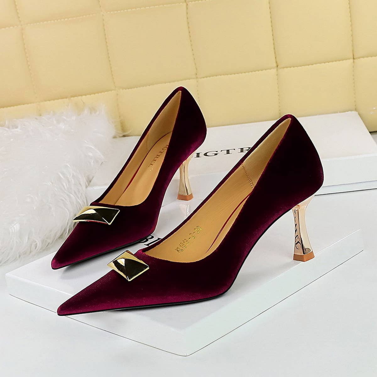 RETRO METAL BUCKLE SHALLOW POINTED TOE HIGH HEELS_CWSHH0097