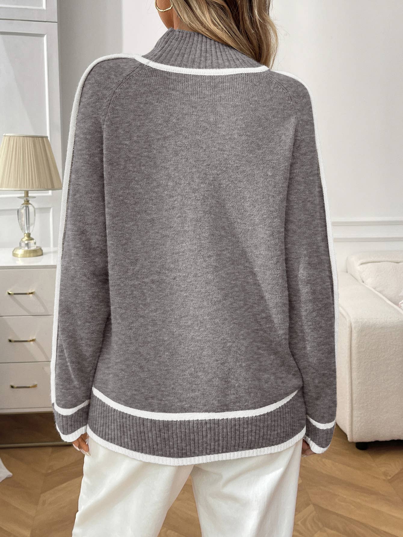Semi-high-neck laid-back color-blocking sweater