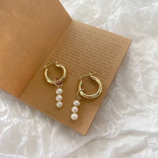 Simple versatile and retro-styled pearl earrings