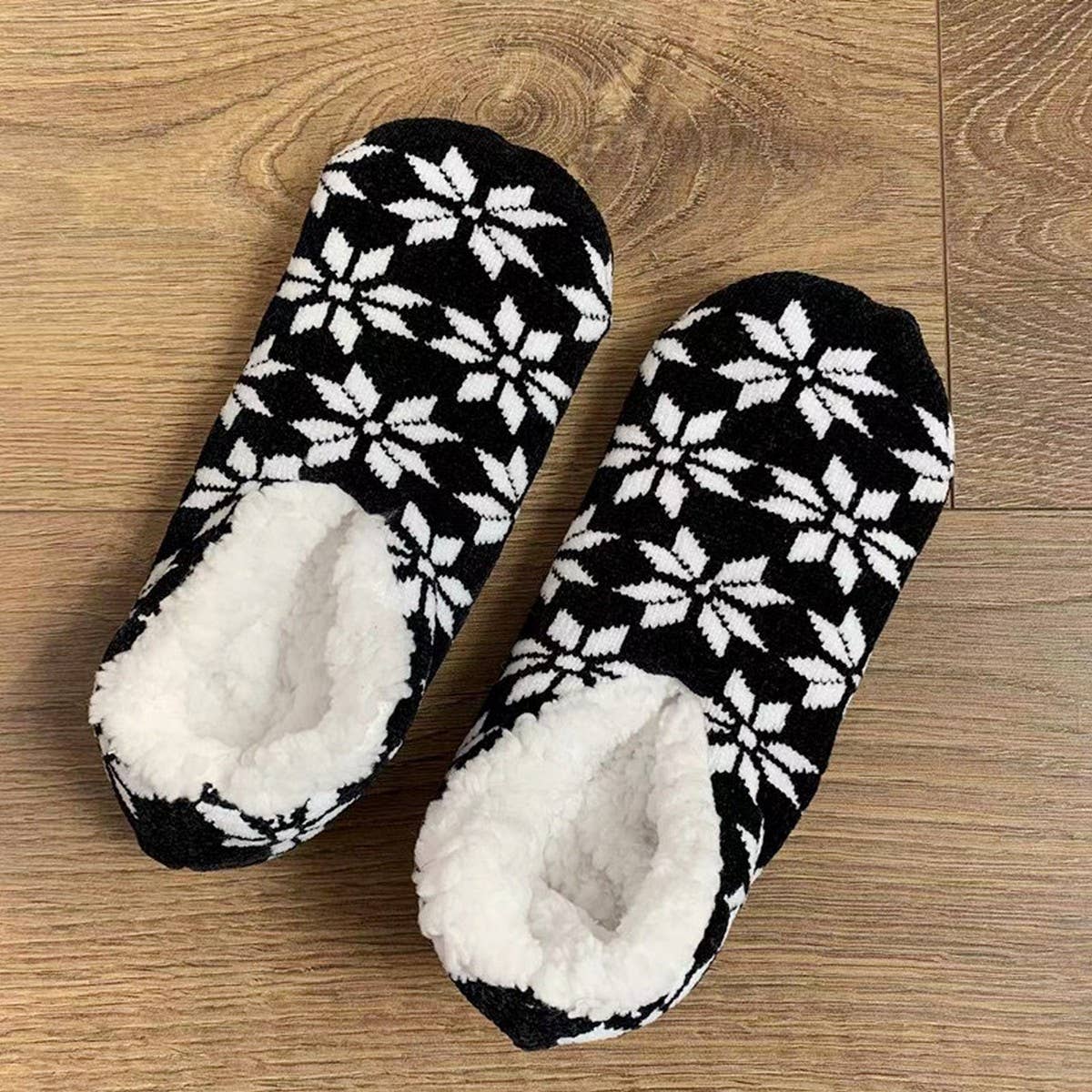 WINTER SNOWFLAKE SOFT-SOLED SOCKS SLIPPERS