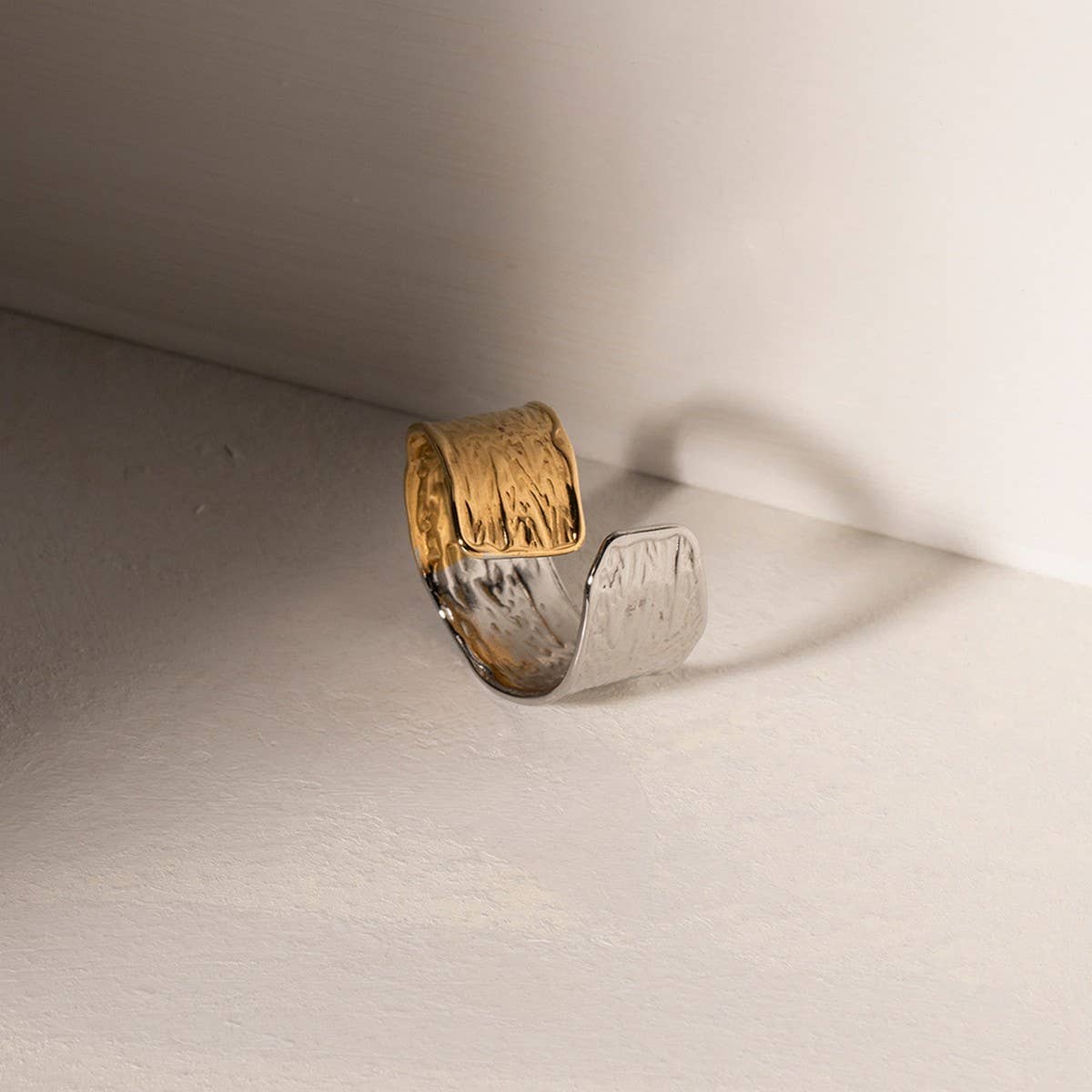 NEW DOUBLE PIECE CURVED PLEATED HIGH-END RING