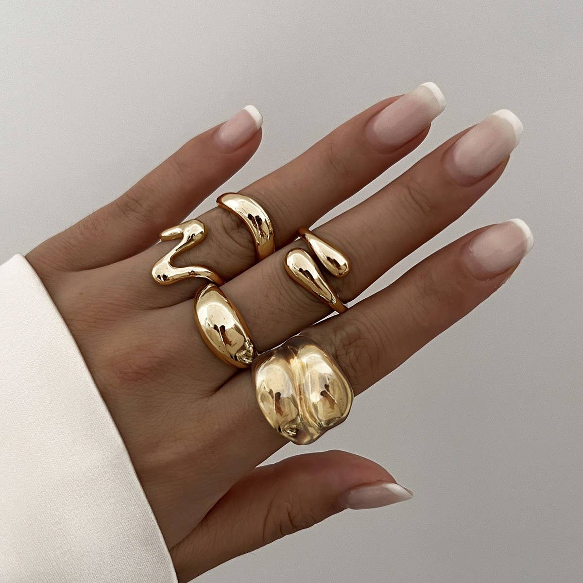 METAL CURVED OPENING ADJUSTABLE RING FOR WOMEN