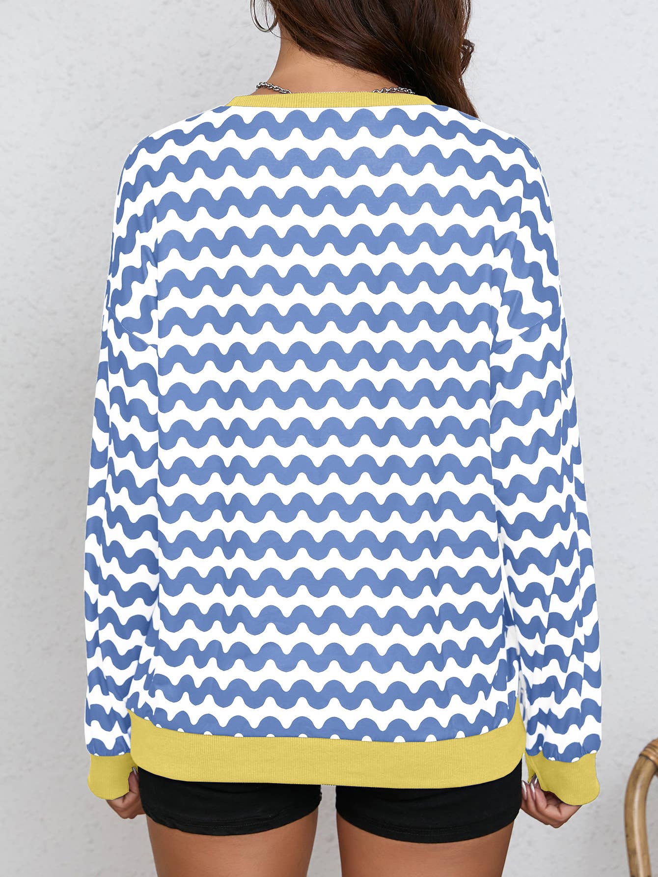 Wavy color-blocked long-sleeved sweatshirt