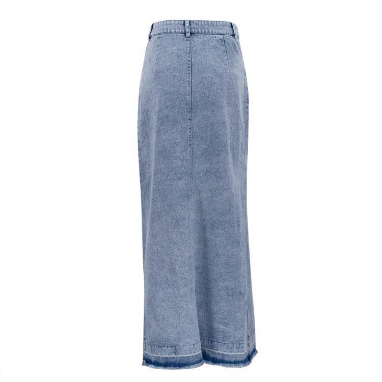 Loose slit denim skirt with brushed edges