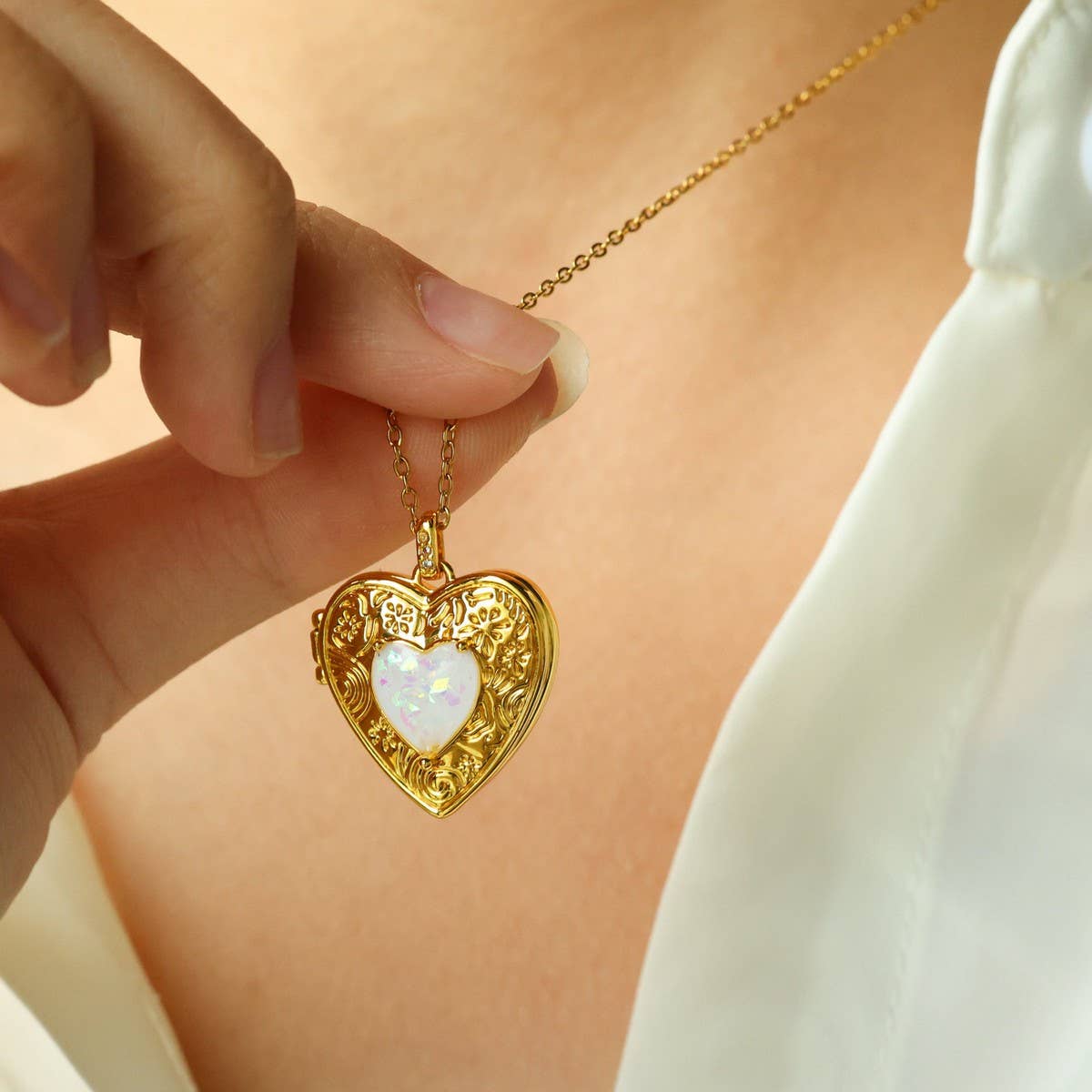 Design Love Locket Pendant Necklace
