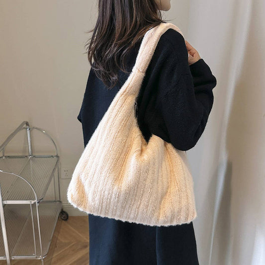 WINTER RETRO SHOULDER LARGE CAPACITY PLUSH BAG_CWAB3956