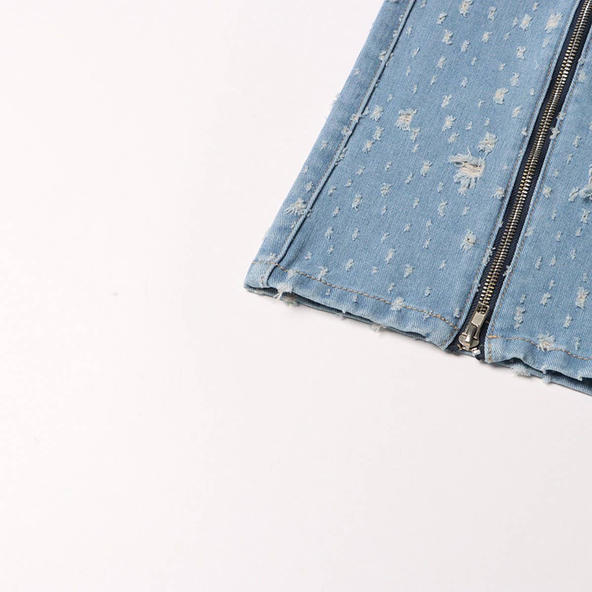 WASHED AND DISTRESSED STRAIGHT LEG JEANS