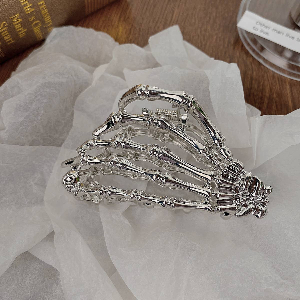 Gothic ghost hand pleated high-end alloy hairpin