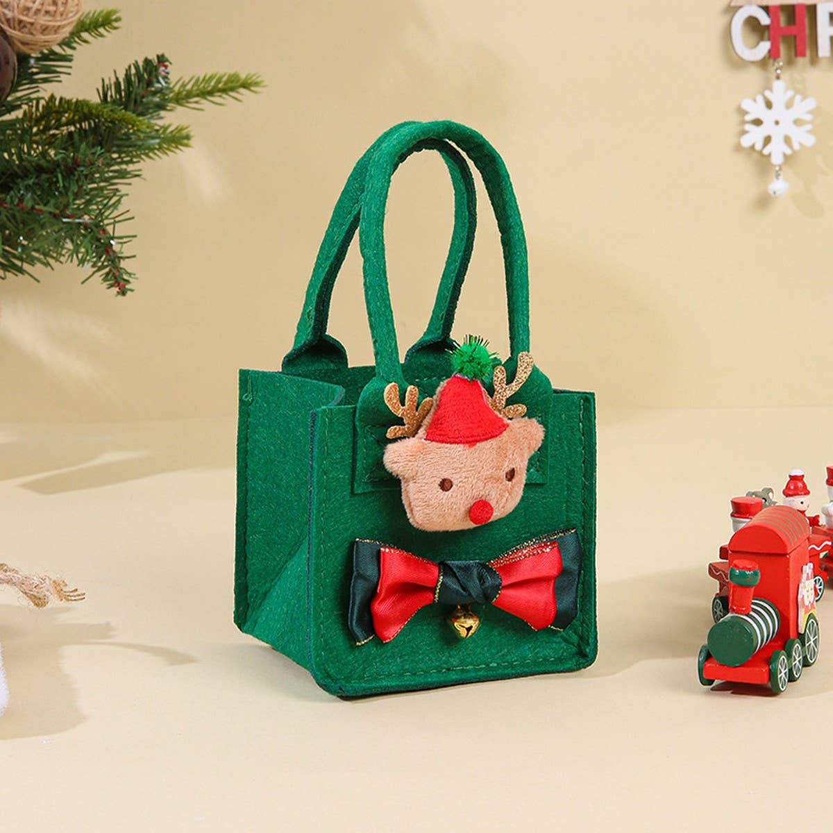 CWMM9359_CHRISTMAS EVE APPLE BOX HANDHELD GIFT BAG