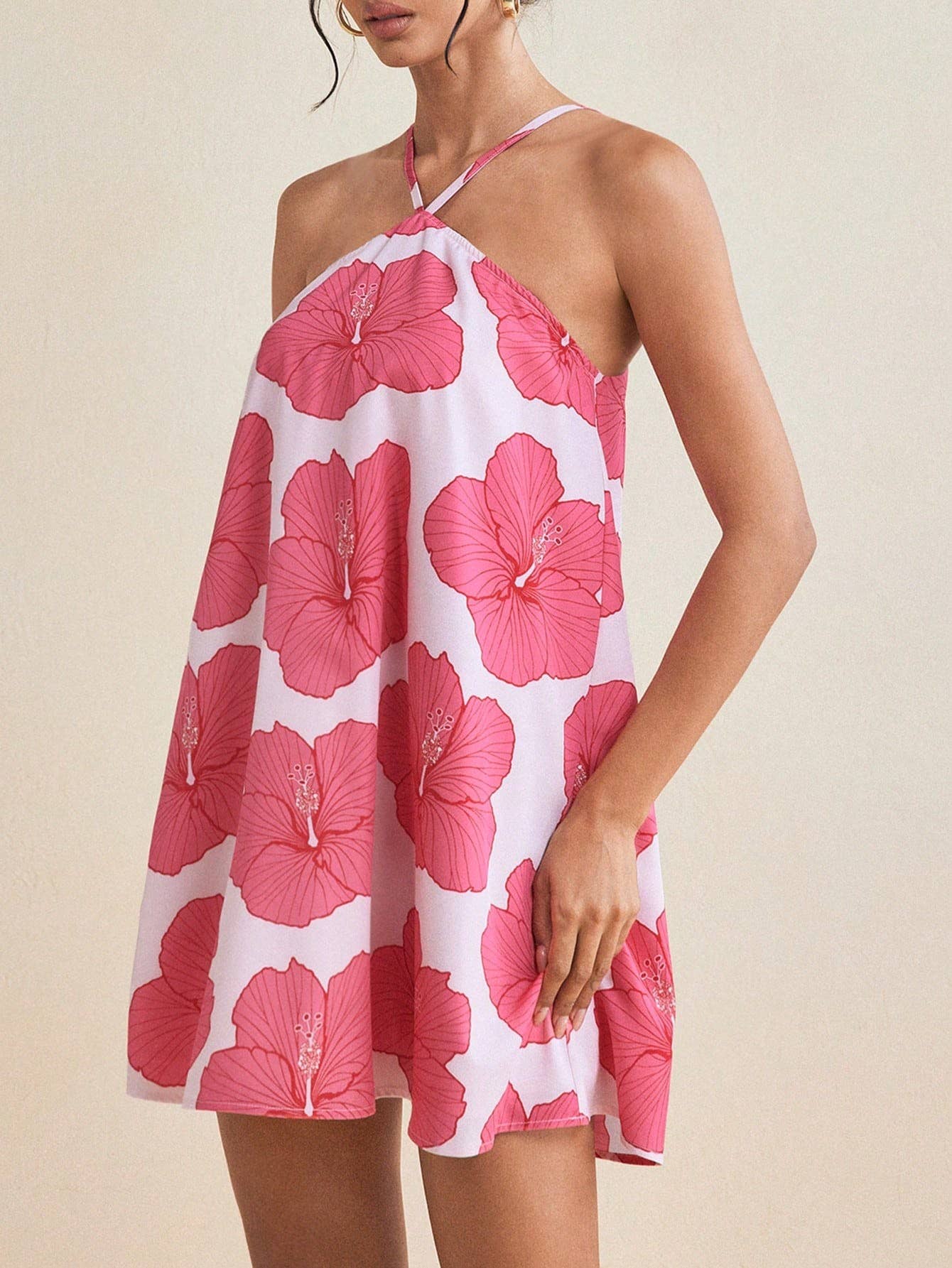 Loose waist and a large hem sexy halter dress