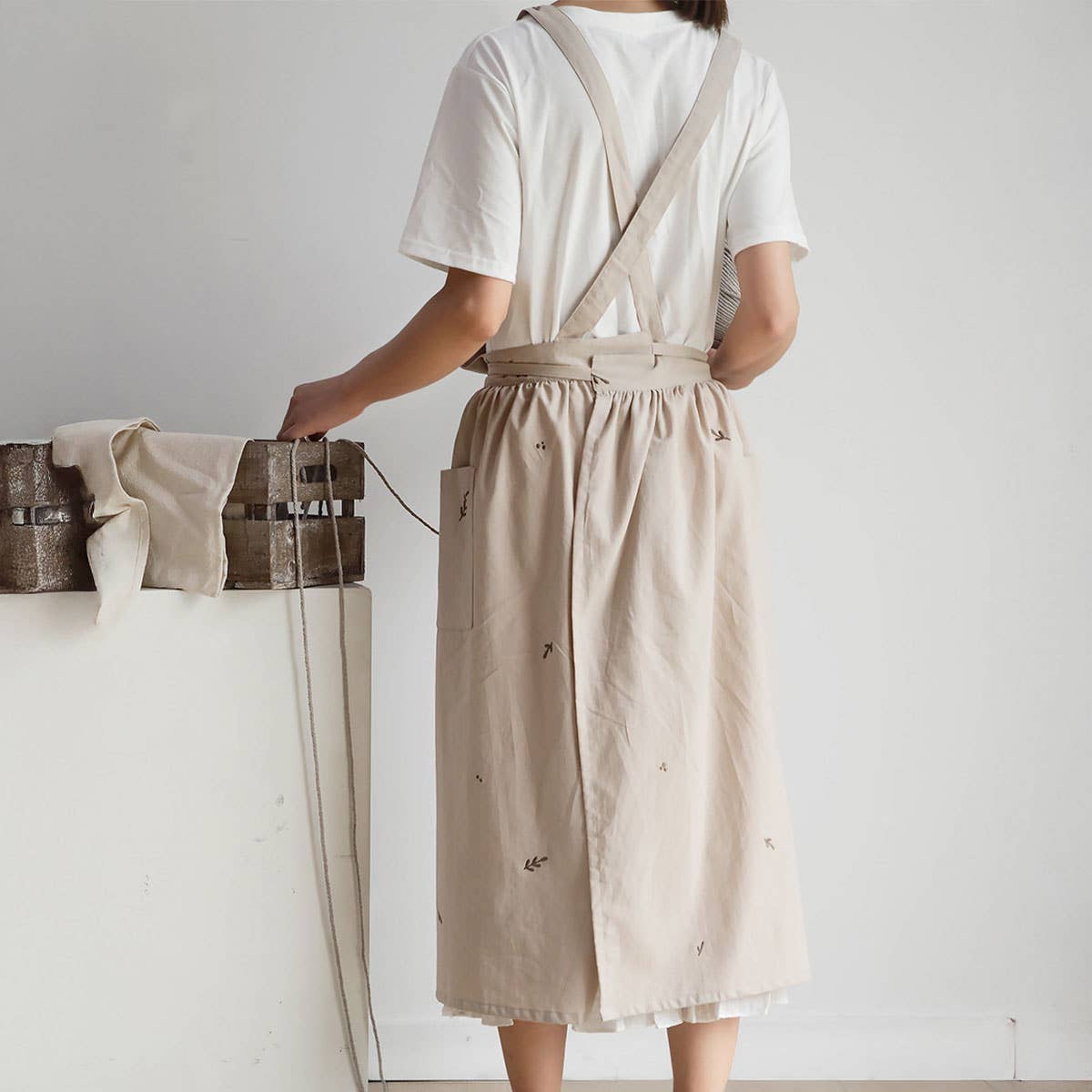 Flowers Embroidered cotton linen apron with pockets