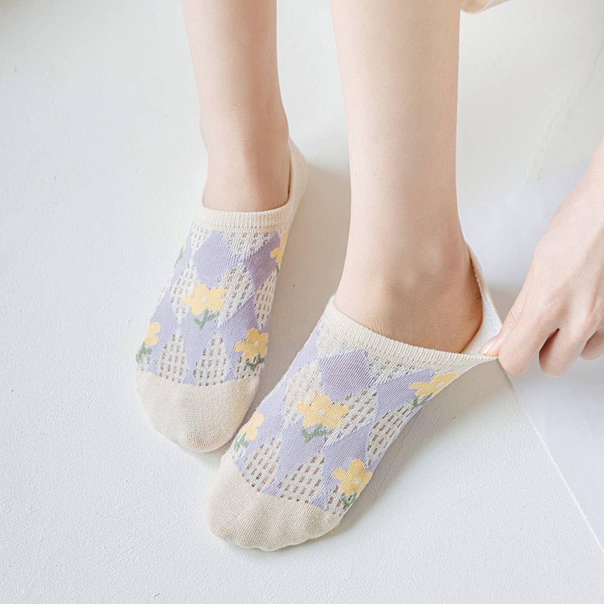 WOMEN CARTOON INVISIBLE HOLLOW SOCKS