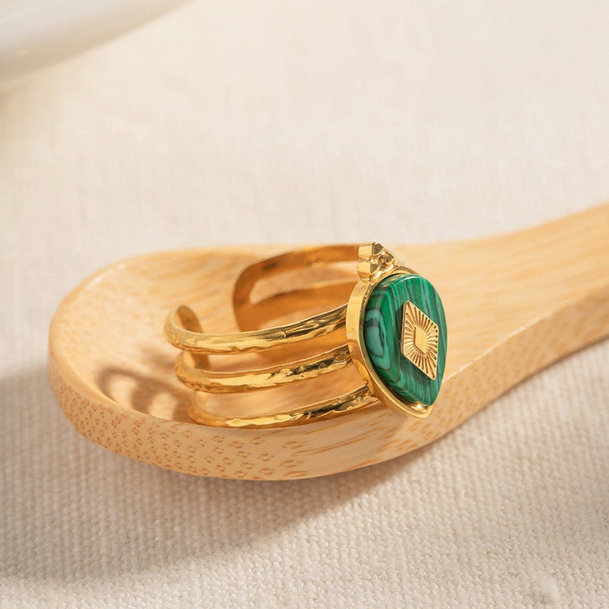 FRENCH OPENING ADJUSTABLE VINTAGE HOLLOW RING