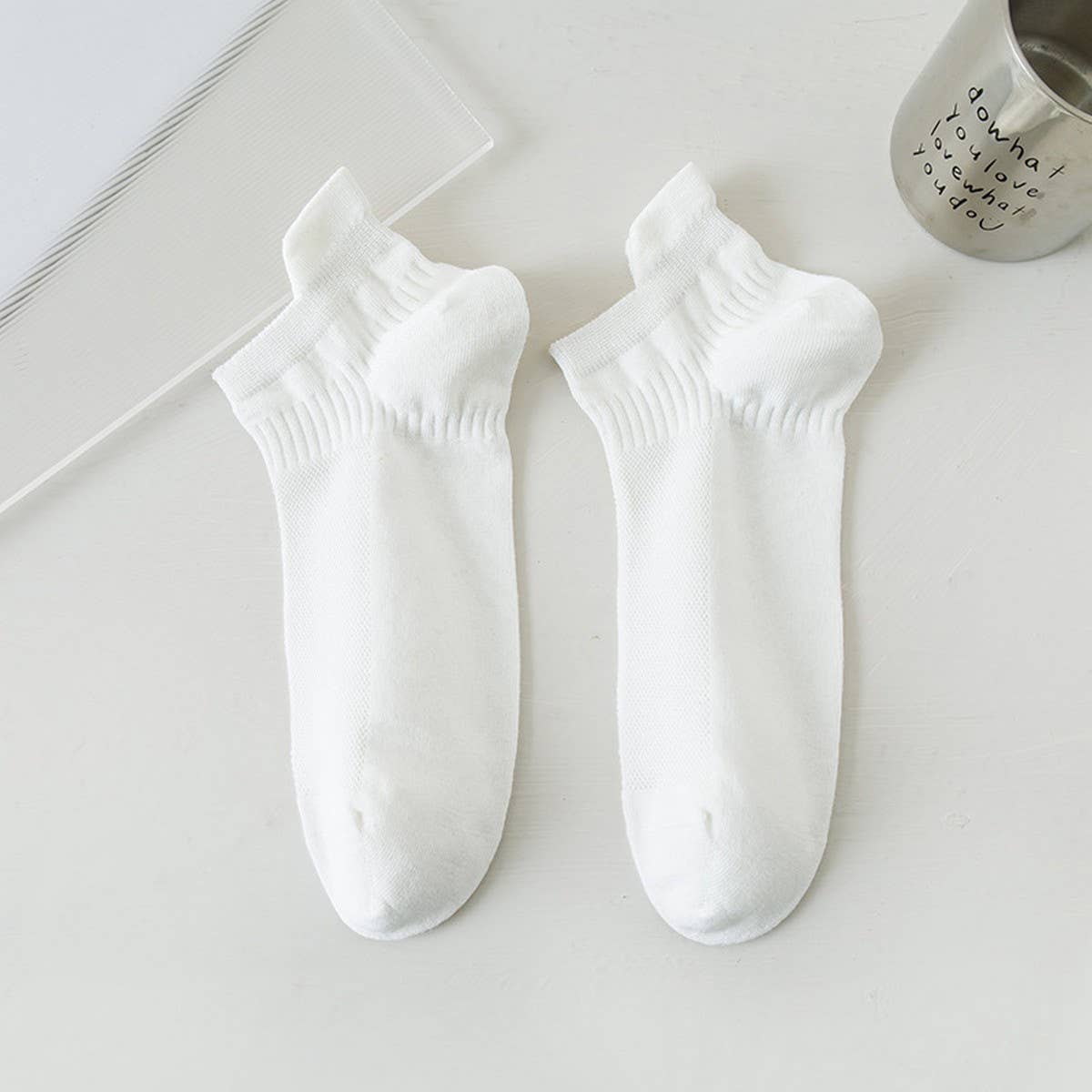 DEODORANT AND SWEAT-ABSORBENT MEN'S SPORTS SOCKS