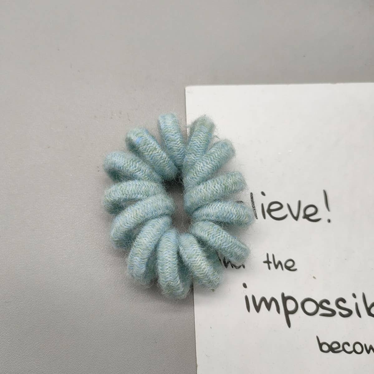 VERSATILE AND REFRESHING KNITTED HAIR TIE