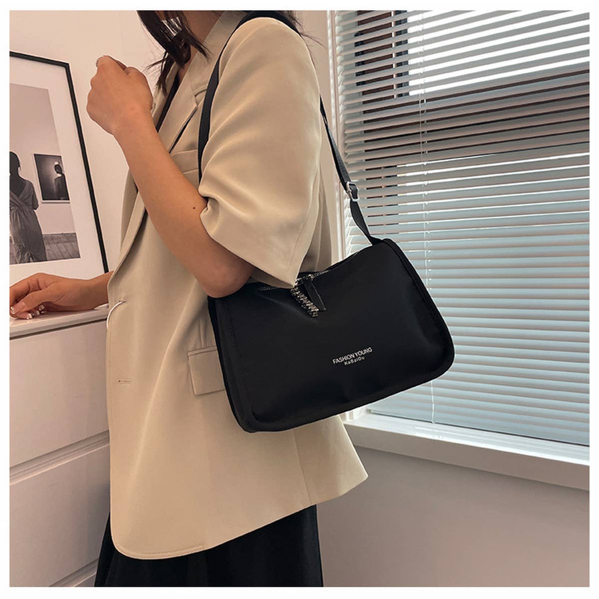 SIMPLE LARGE CAPACITY CASUAL SHOULDER BAG_CWAB1549