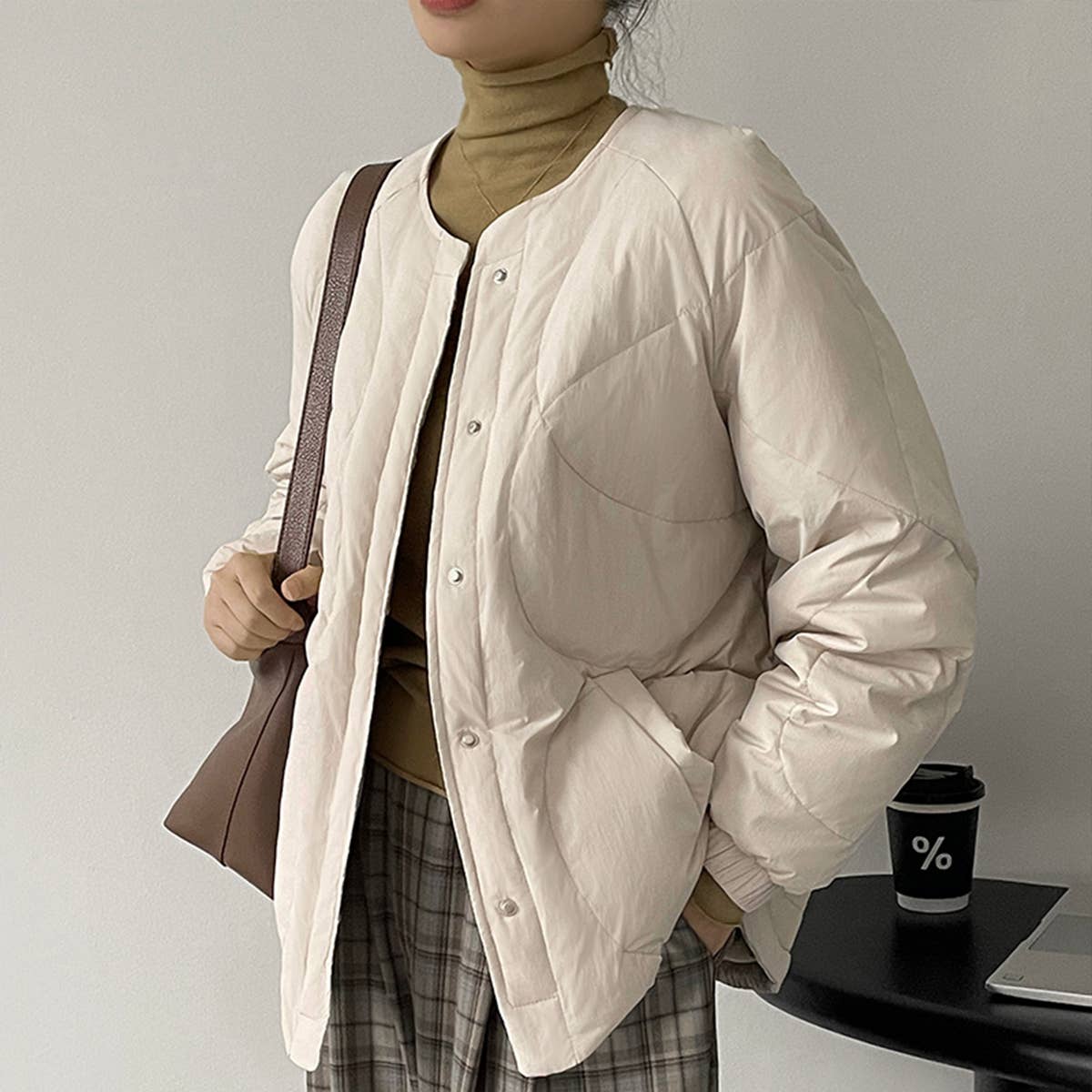 Round neck warm white down jacket