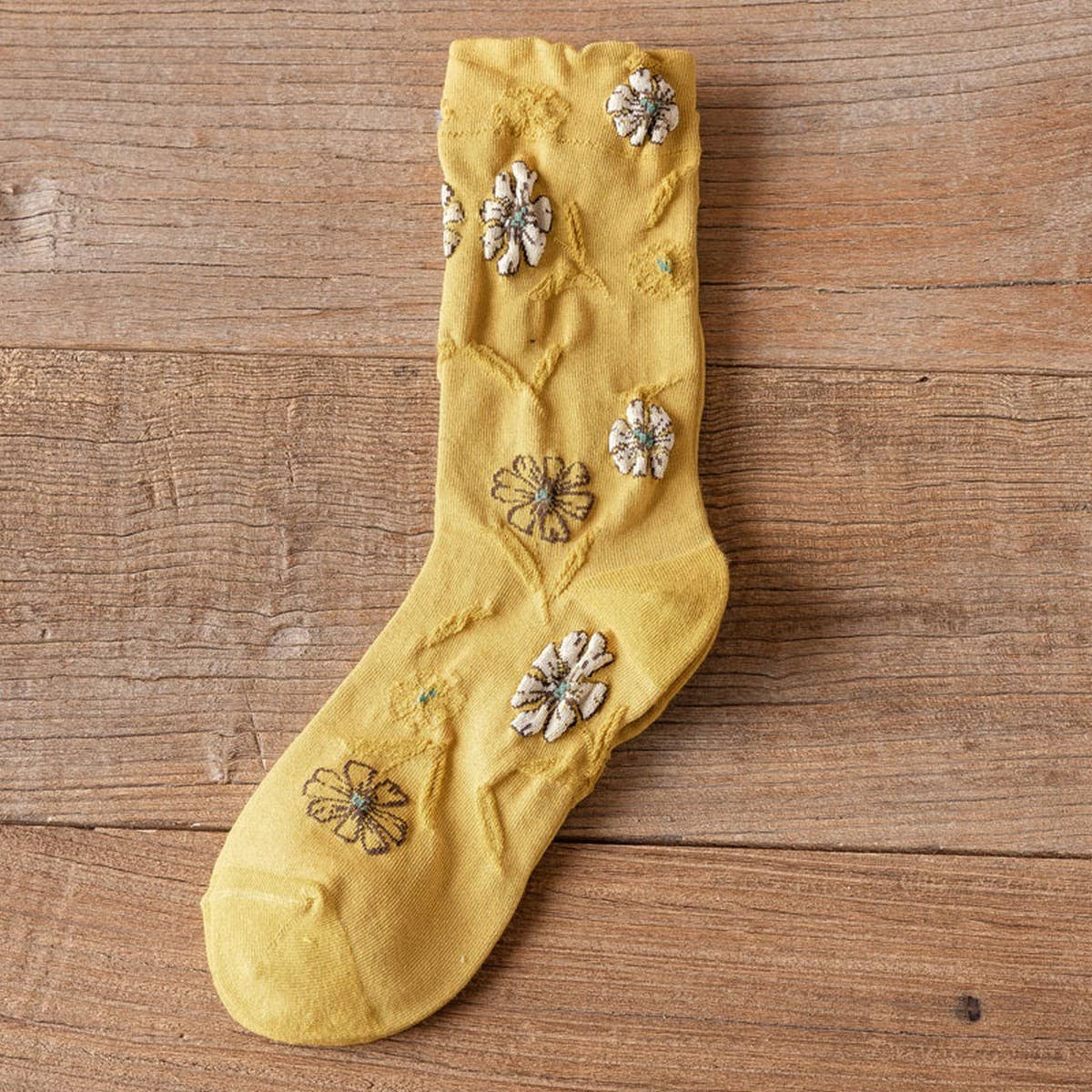 THREE-DIMENSIONAL RELIEF FLOWER MID-TUBE SOCKS