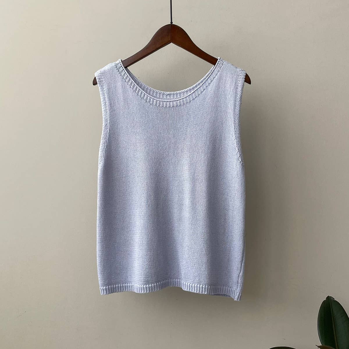 SIMPLE SOLID COLOR U-NECK KNIT VEST