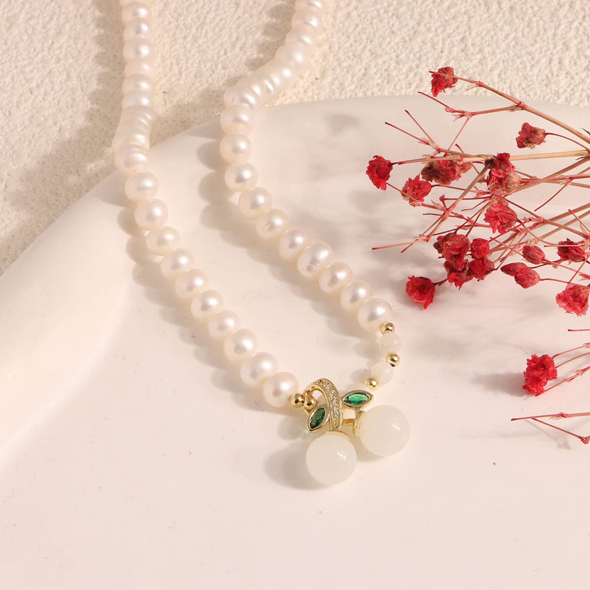 Fashionable Bahak freshwater pearl necklace
