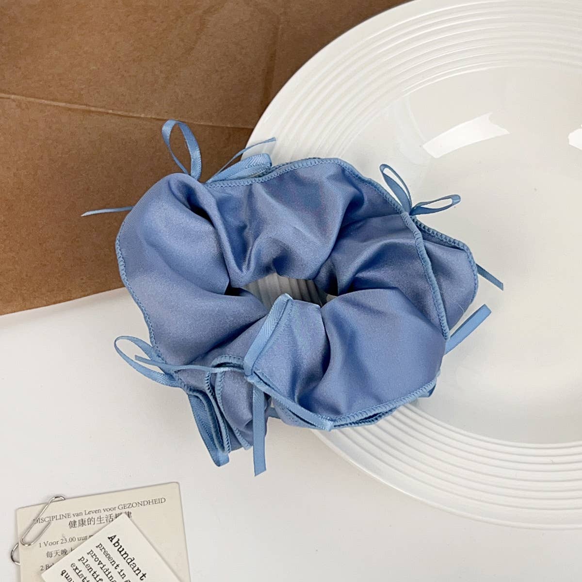 Ballet-style ribbon bow tie intestine hair tie