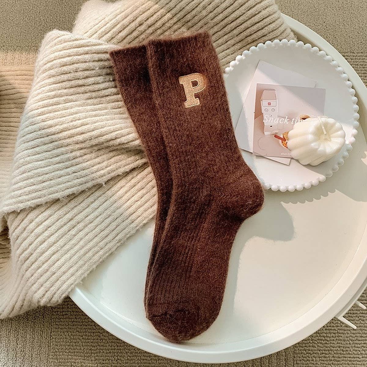 AUTUMN AND WINTER WARM LETTER P MID-TUBE SOCKS_CWMS1059