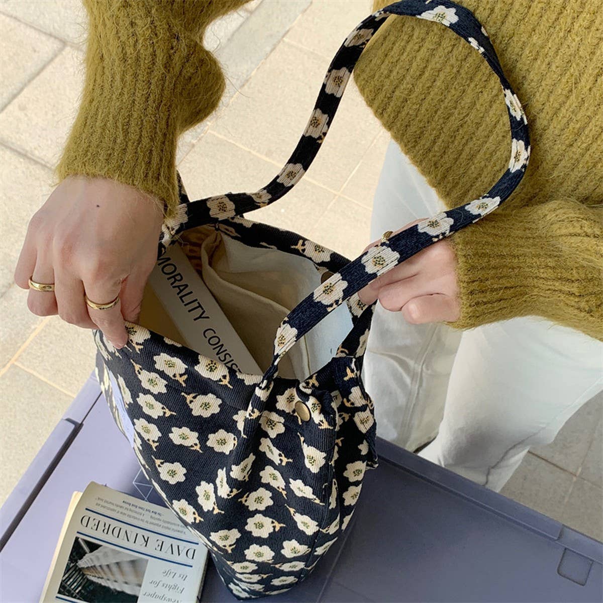 CWAB3899_CORDUROY SNAP-BUTTON LARGE-CAPACITY SHOULDER BAG