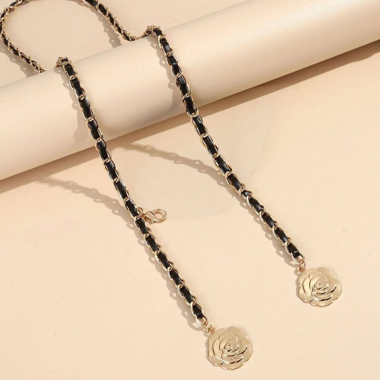 Versatile waist-cinching camellia metal chain