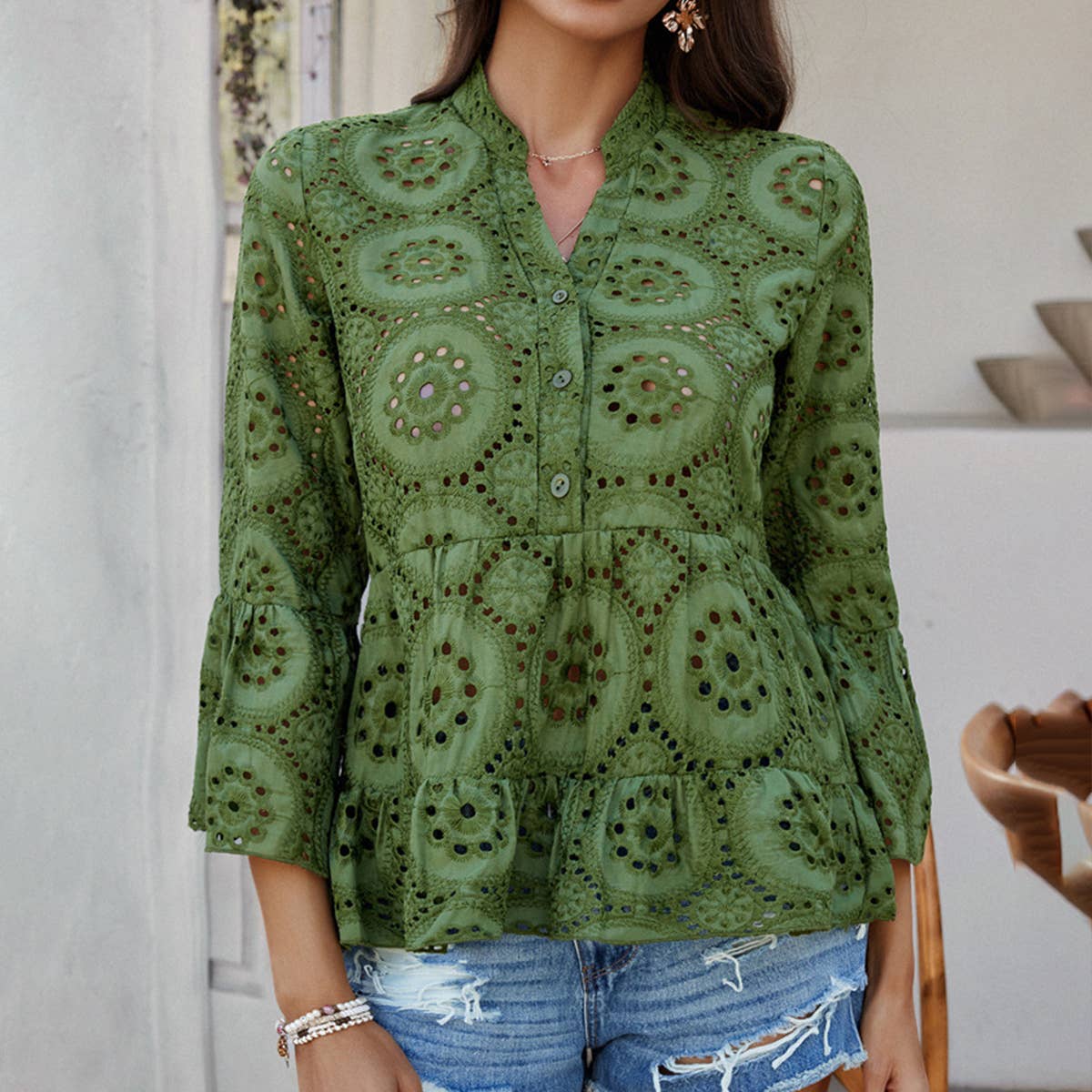 Leisure solid color V-neck single breasted shirt