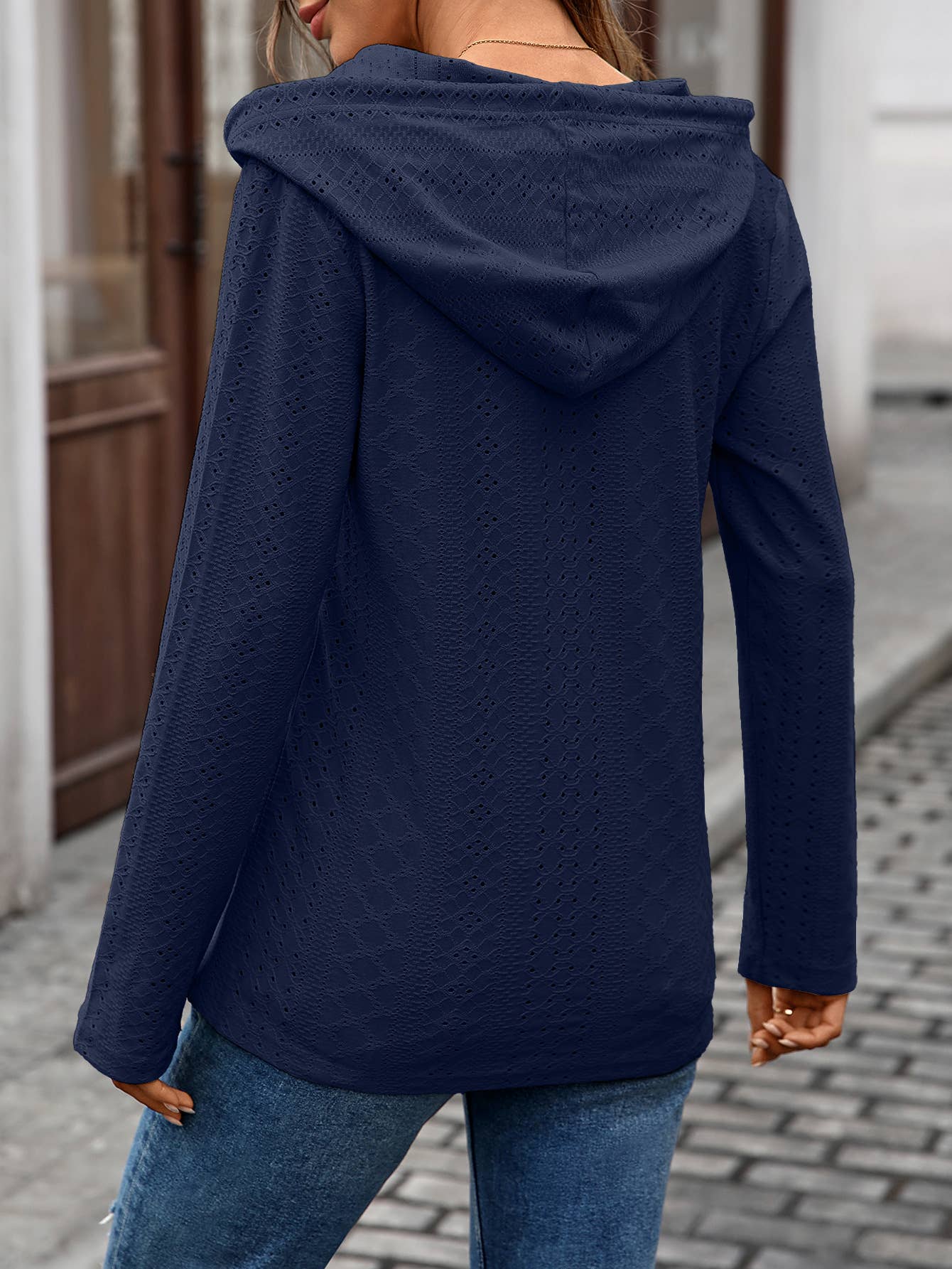 Solid-color hooded long-sleeved sweatshirt