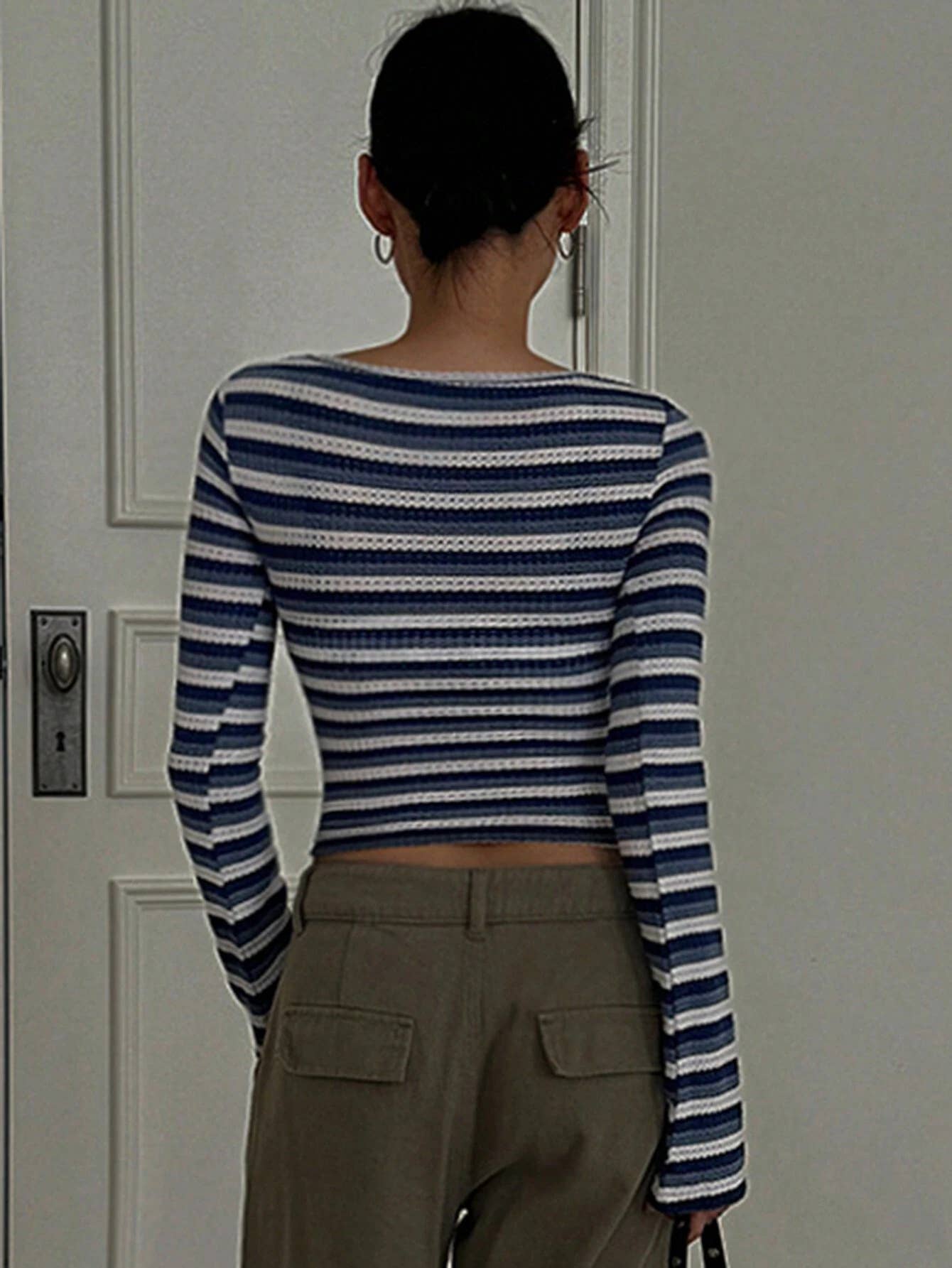 SLIP-ON ROUND NECK SLIM STRIPE LONG SLEEVE SHIRT