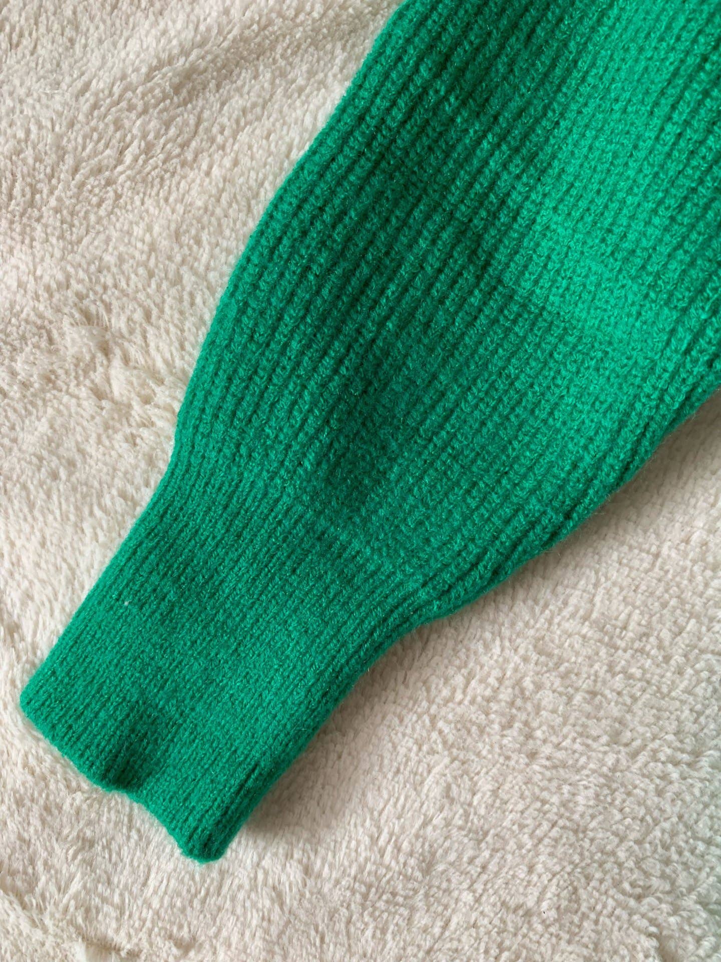 SLOUCHY V-NECK SWEATER WITH THICK LONG SLEEVES