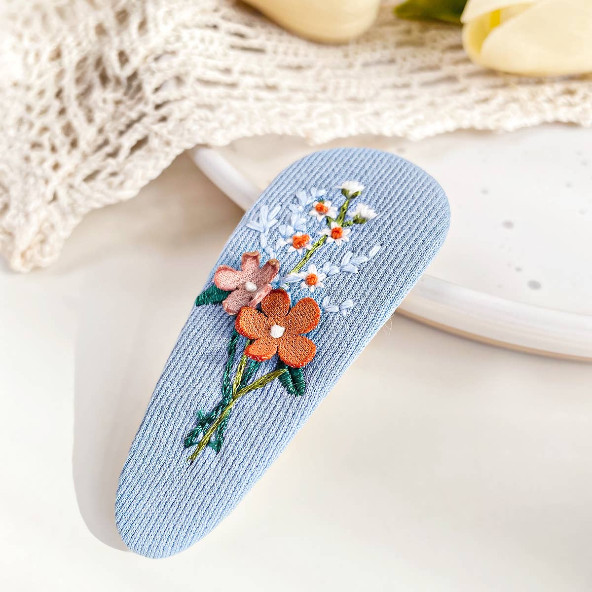 Three-dimensional hair clips fabric embroidery