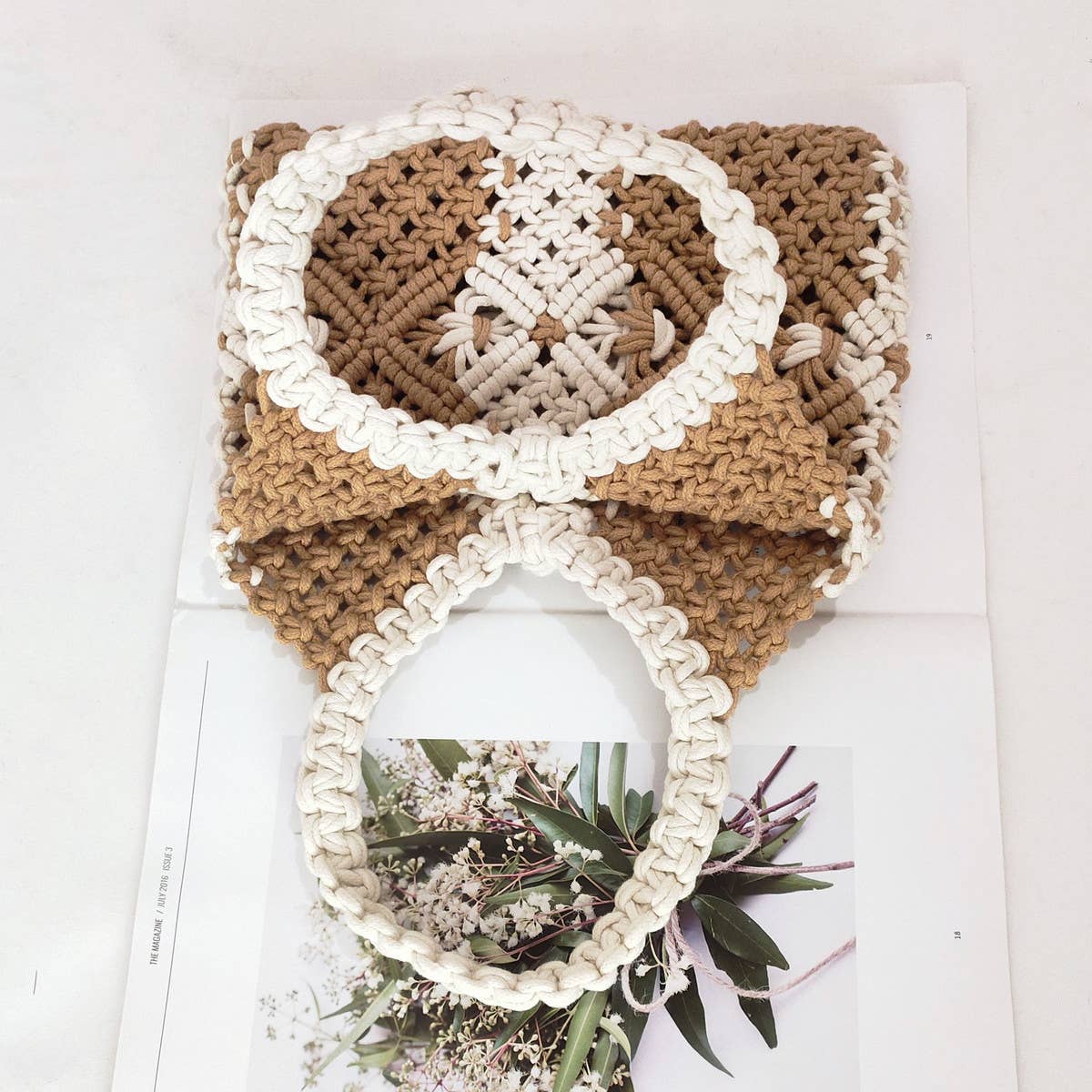 CUTE HOLLOW MESH HANDHELD WOVEN BAG_CWAB1976